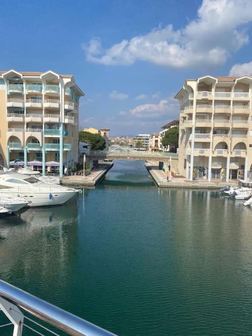 Appartamento Appt 2 pièces Port Fréjus - méga terrasse + garage Esterno foto