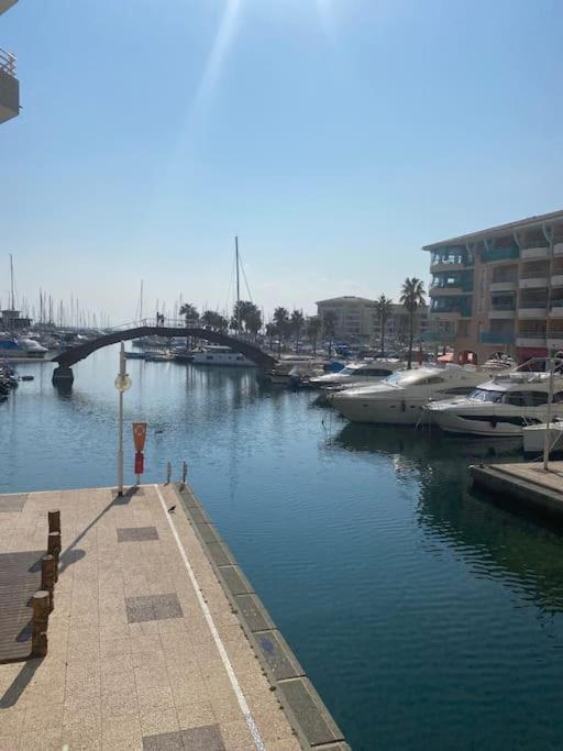 Appartamento Appt 2 pièces Port Fréjus - méga terrasse + garage Esterno foto